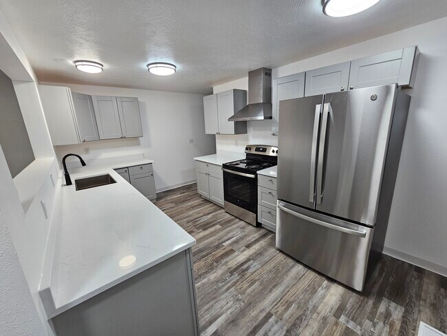 Building Photo - 2409 E Columbia Ave