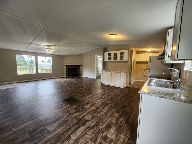 Building Photo - 3 bed, 2 bath w/ Front & Back Decks, 1/4 Acre of land, FENCED backyard