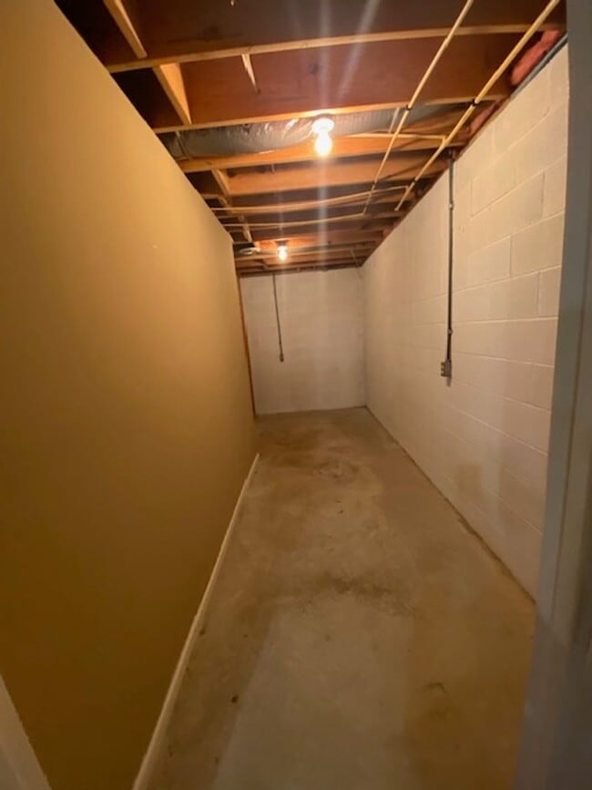 Building Photo - 4 bedroom 3.5 bath house