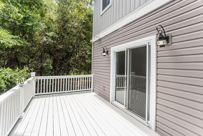 Building Photo - Home on Ladies Island