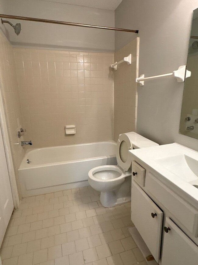 Building Photo - Freshly Transformed 3 bedroom home - Open To Section 8