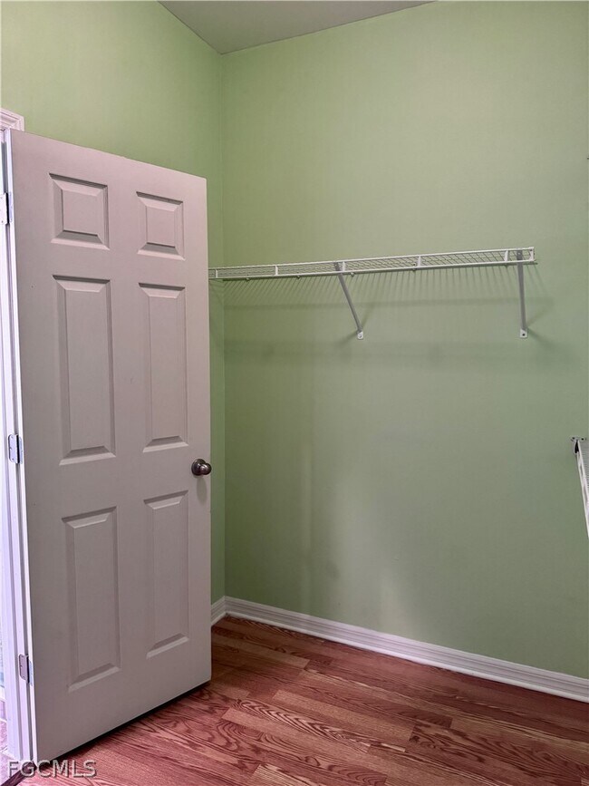 Building Photo - 2322 SW 27th St