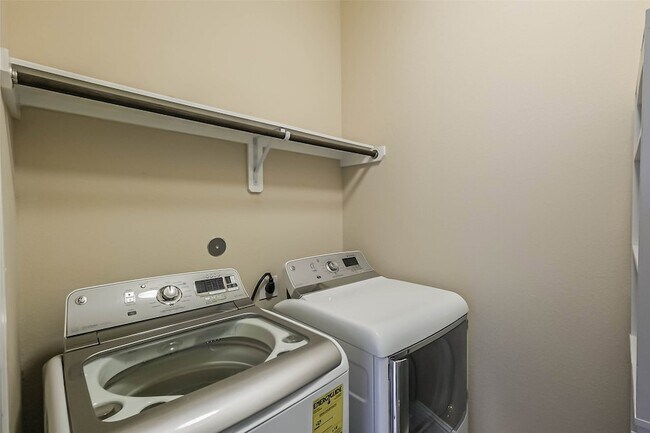 Building Photo - 6011 Kansas St