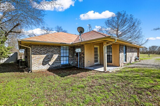Primary Photo - 223 E Pritchard Ln