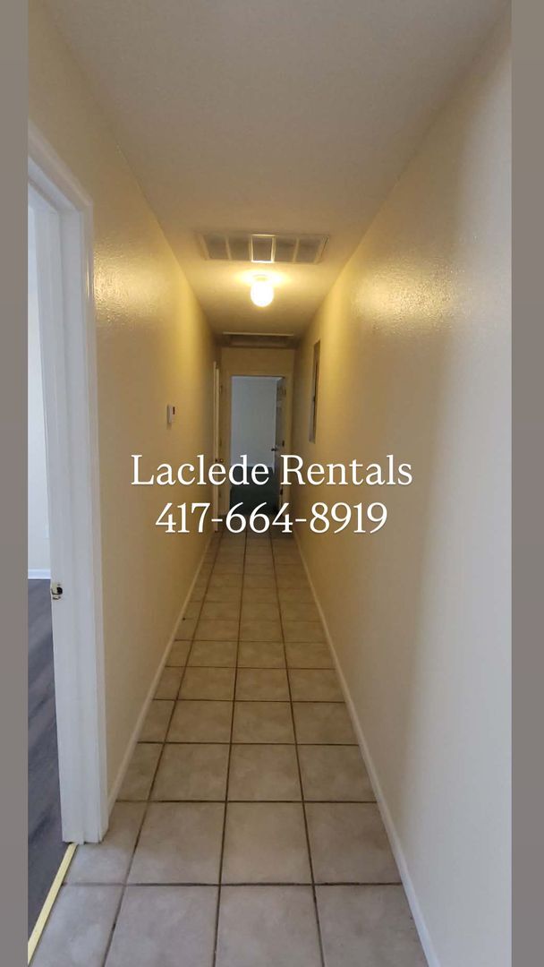 Building Photo - 2 BEDROOM 1 BATHROOM DUPLEX FOR RENT