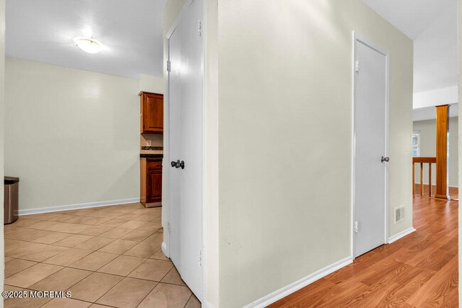 Building Photo - 438 Oak Knoll Dr