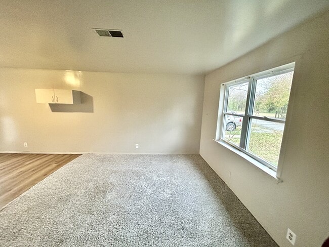 Primary Photo - 604 E Blair St