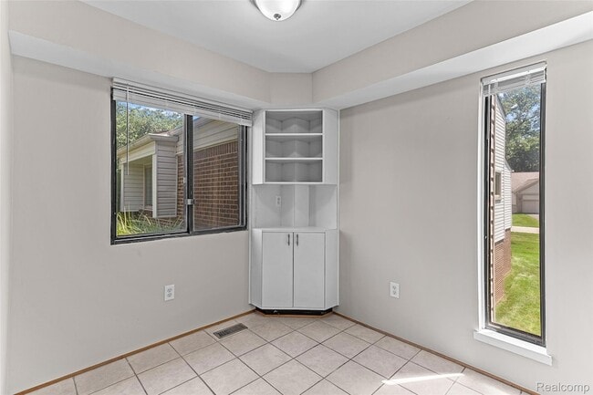 Building Photo - 5317 Fairway Ln