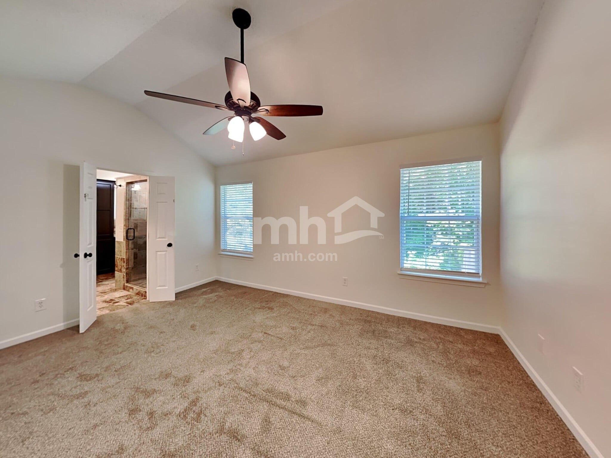 Building Photo - 131 Hidden Creek Dr