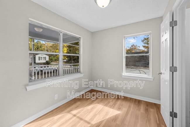 Building Photo - 7404 Paris Ave