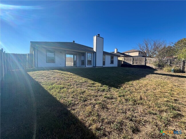 Building Photo - 3000 Rain Dance Loop