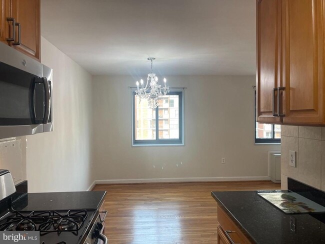 Building Photo - 1200 S Arlington Ridge Rd