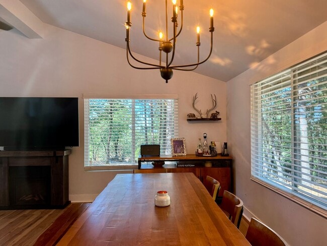 Building Photo - 4425 Sierra Springs Dr
