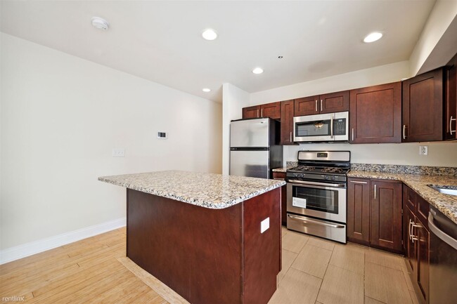 Building Photo - 4 br, 4 bath Triplex - 2129 N 17TH ST Unit...