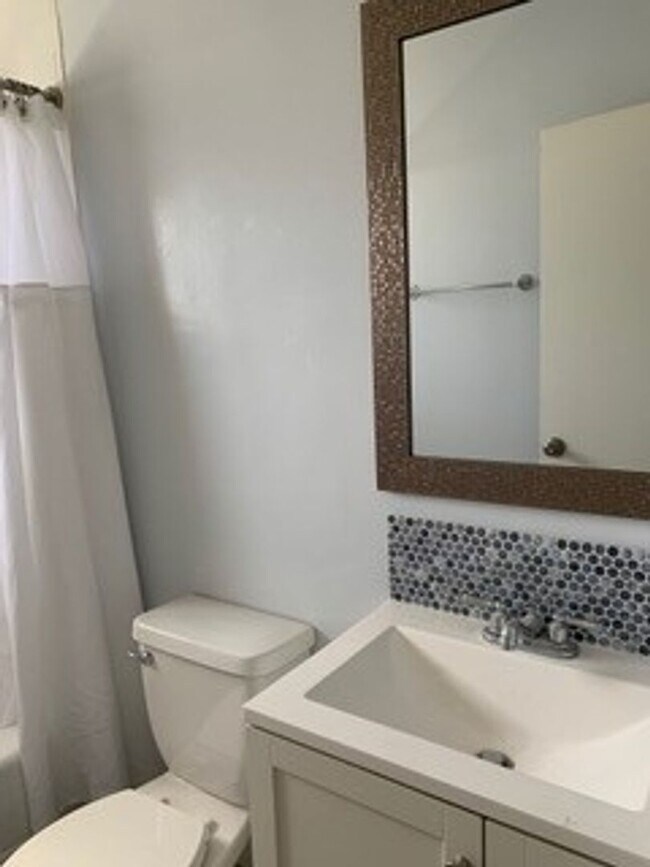 Building Photo - 18th Street