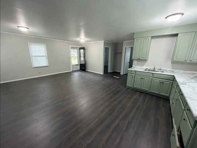 Building Photo - 2745 S 37th St