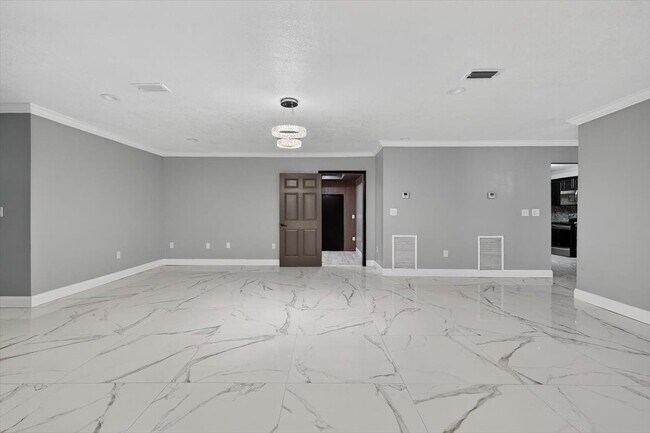 Building Photo - 15775 N Miami Ave