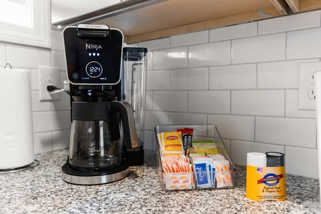 Building Photo - 8 N St