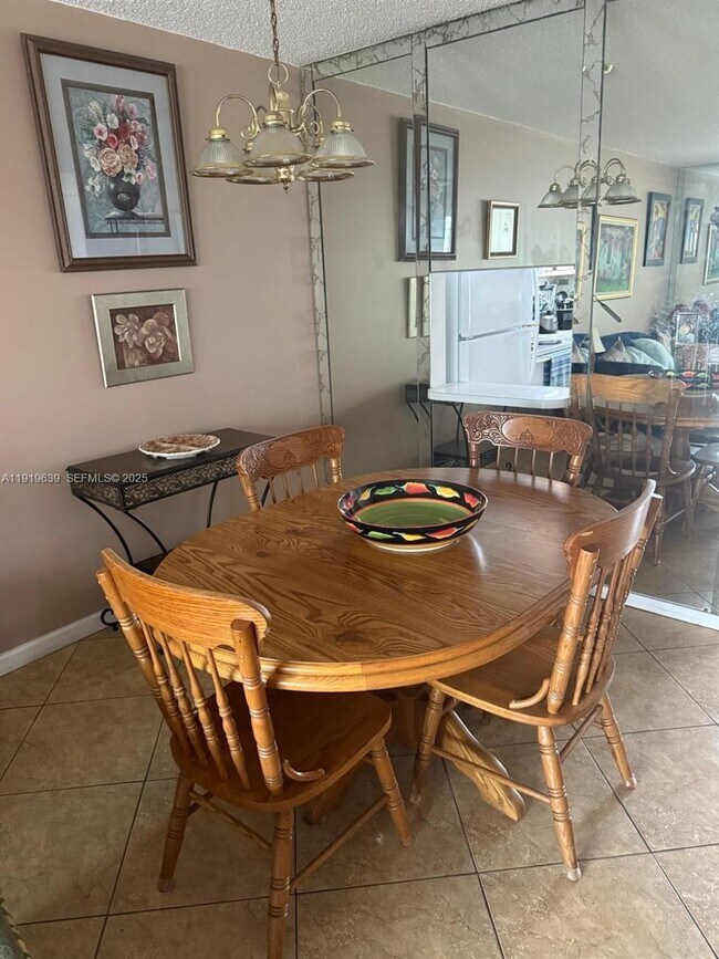 Building Photo - 8220 Sunrise Lakes Blvd