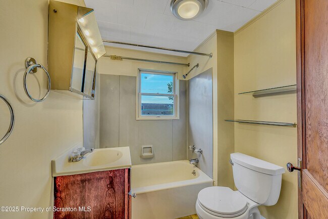 Building Photo - 443 14th Ave