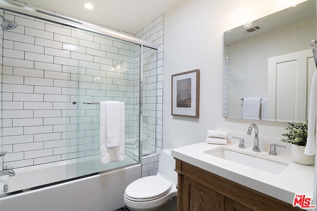 Building Photo - 326 N Vista St