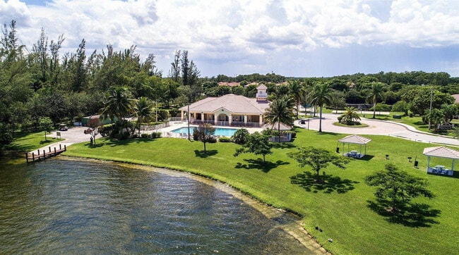 Building Photo - 4740 SW 12th Pl