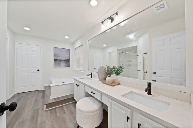Building Photo - 7548 Meadow Creek Dr
