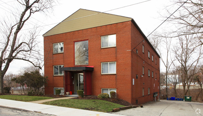 Building Photo - The Oakview