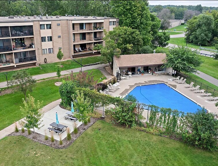 Building Photo - 5697 Green Circle Dr