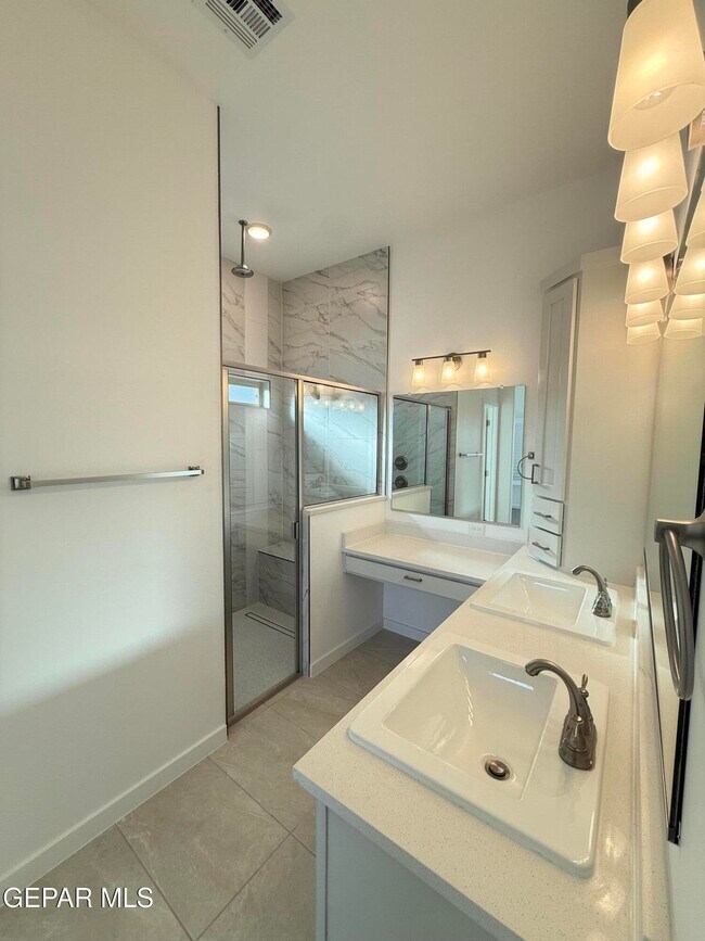 Building Photo - 13912 Garforth Ave