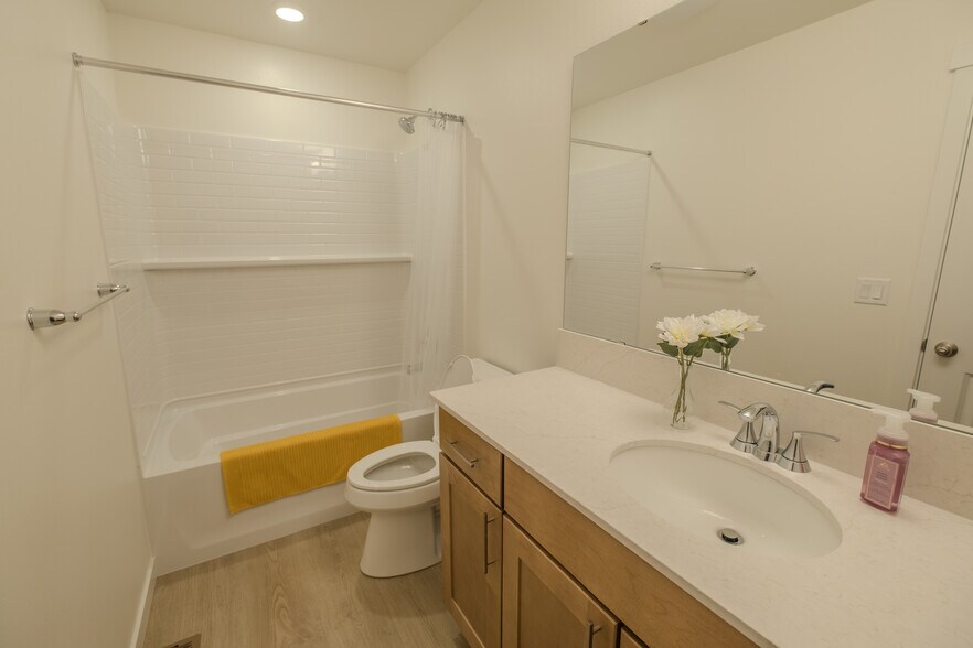 Shared Bathroom - 26505 177th Pl SE