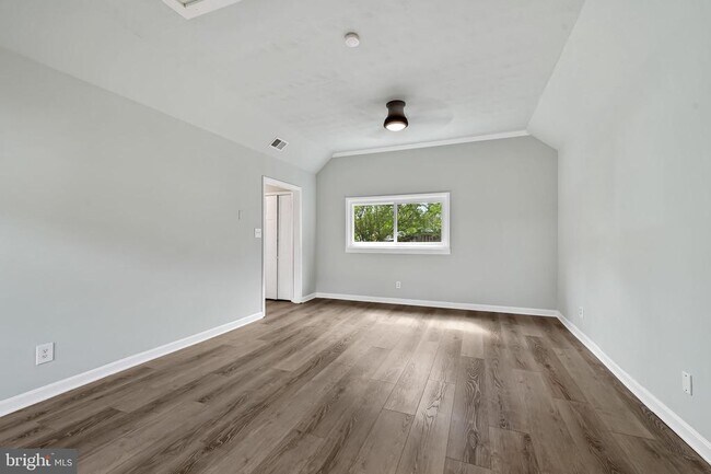 Building Photo - 530 Highland Dr