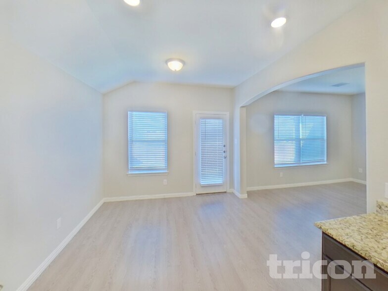 Building Photo - 110 Columbia St