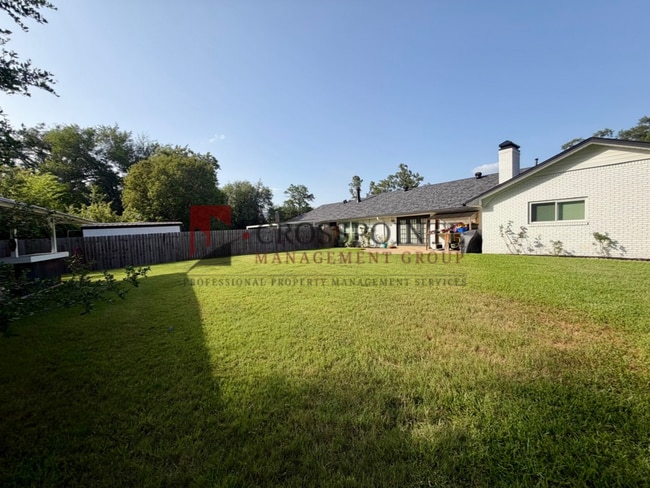 Building Photo - Recently remodeled South Tyler Home with Mother in Law Suite