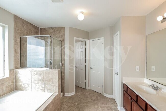 Building Photo - 1217 Stallion Ridge