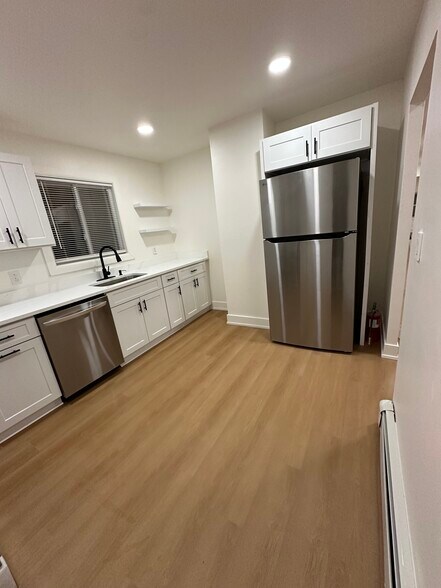 Building Photo - 663 Bernon St