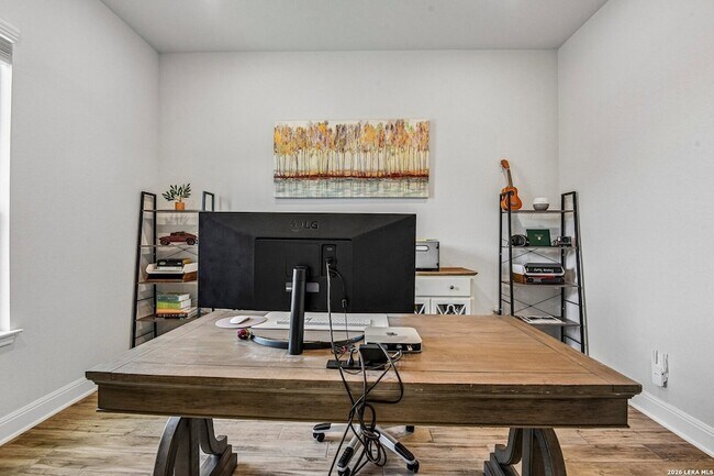 Building Photo - 1136 Aidenbaum