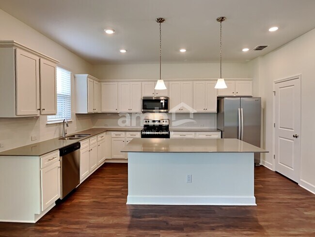 Building Photo - 33942 Thyme Dr