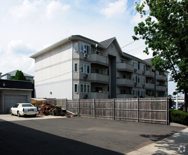 Primary Photo - Convent Court Condominiums (por)
