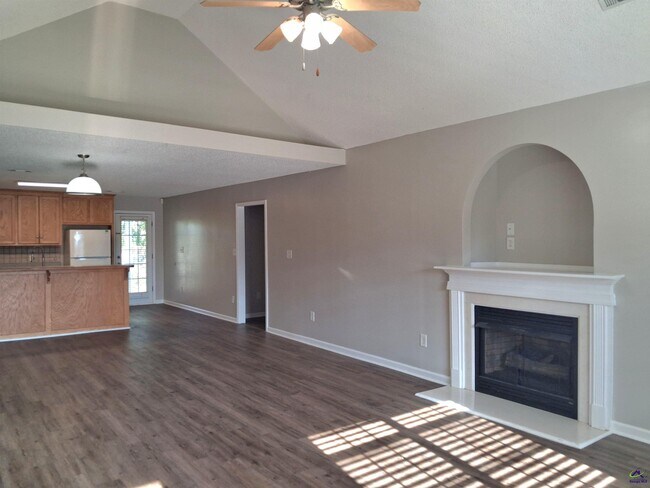 Building Photo - 105 Monticello Dr
