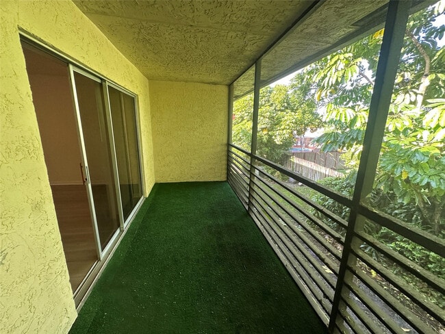 Building Photo - 3034 Coral Springs Dr