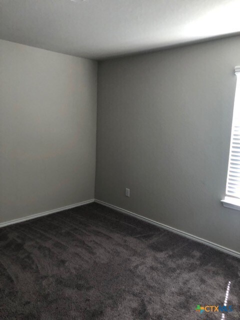 Building Photo - 2537 Ayers Dr