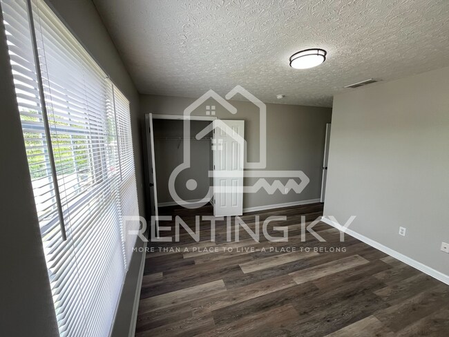 Building Photo - Newly Renovated 3-Bed, 2.5-Bath Townhome with Garage!