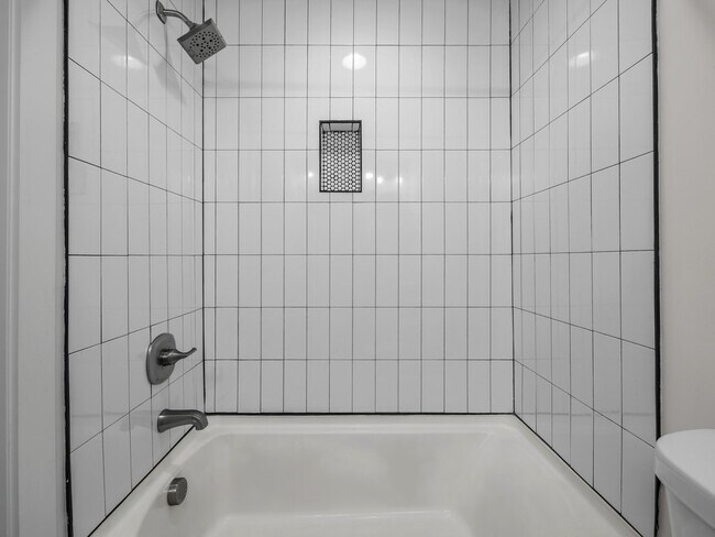 Building Photo - 214 Averill St