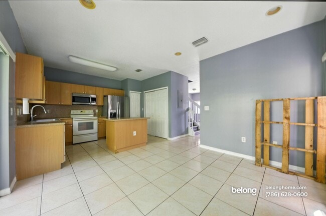 Building Photo - 2915 SE 15th Terrace