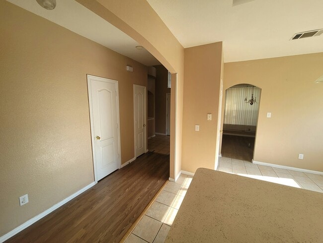 Building Photo - 1229 Tralee Ln