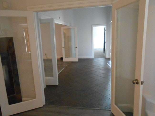 Building Photo - Beautiful Spacious Single story Home in Allen Manor