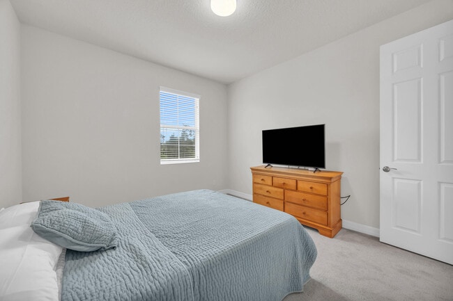 Building Photo - 1080 Community Dr