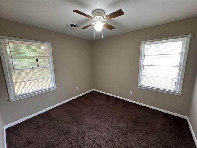 Building Photo - 5855 Woodvale Dr