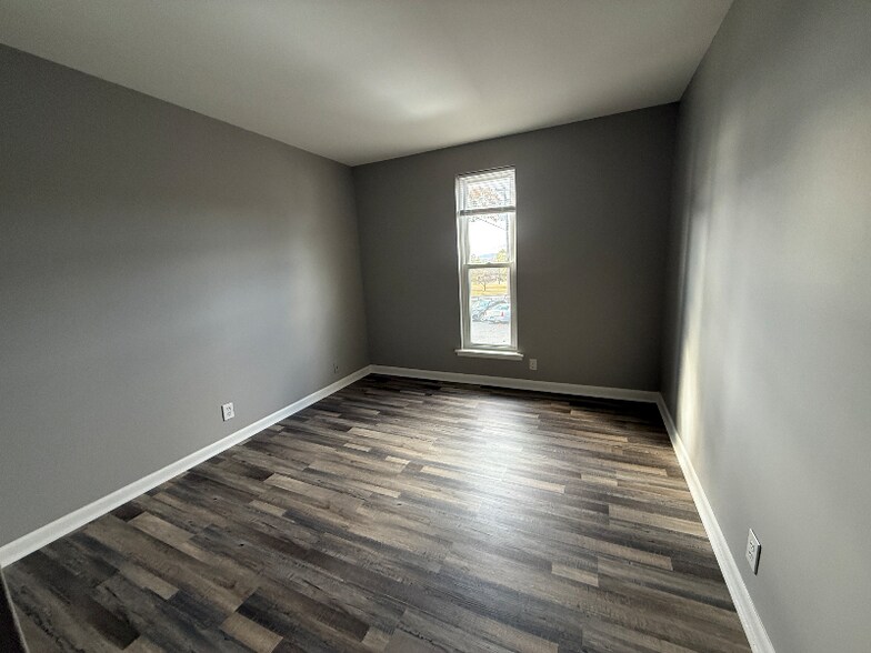 Building Photo - 555 N Dupont Ave